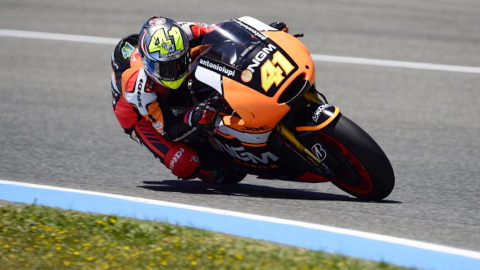 Aleix Espargaro senang bisa bergabung dengan Aprilia untuk MotoGP 2017. - INDOSPORT